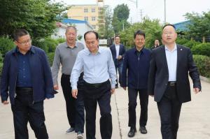 洛阳市农业农村局局长赵红艺陪同甘肃省平凉市静宁县考察组到洛阳乐鱼官方站页面登录入口考察指导工作