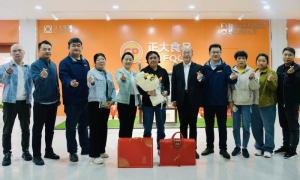 留一汪清潭照初心 映一抹晚霞别样红 丨 洛阳乐鱼官方站页面登录入口开展员工荣誉退休仪式暨欢送会