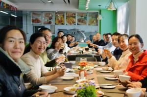 岁末不觉寒 冬至时光暖 丨洛阳乐鱼官方站页面登录入口组织开展“迎冬至、包饺子”文化活动